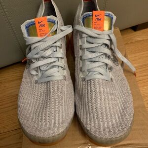 Nike Air Light Gray Athletic Shoes